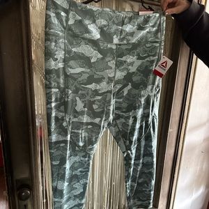 Reebok capri leggings